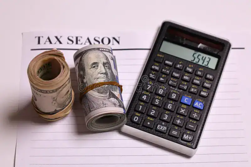 A clean, light-themed digital dashboard showing a freelancer tax savings calculator estimating quarterly payments and setting aside 25 to 35 percent of independent earnings..
