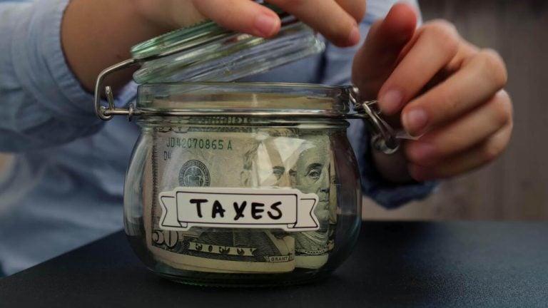 How Much Should Freelancers Save for Taxes? (A Simple and Effective Guide)